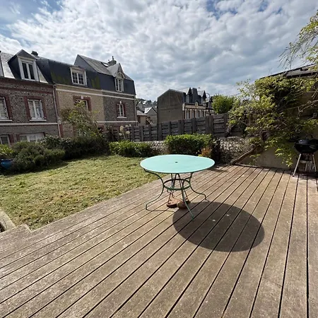 Holiday home Charmante Maison En Bord De Pres D'etretat *